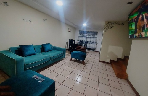 Loja House | Casa en Condominio, con Parking Privado