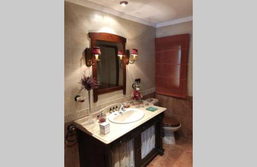 Norte House | Casa en GRANADA con jardín, fácil aparcamiento calle