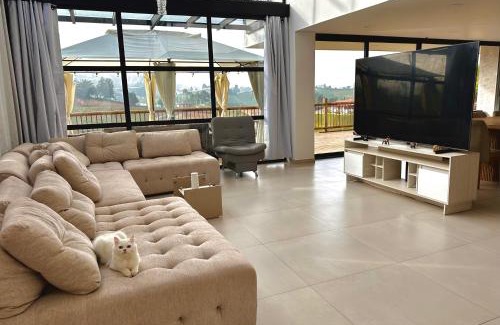 Marinilla Bed & Breakfast | Casa Fénix