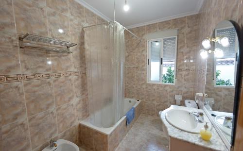 Torreorgaz House | casa familiar La Lunara