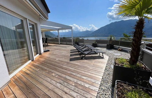 Minusio Apartment | Casa Fontanalba/Attic with Terrace and Lake View