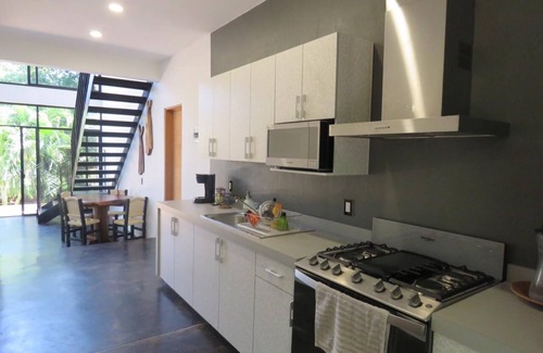 Barra de Colotepec House | Casa Garto, Spacious, Complete A/C, 1 TB Starlink, Pets Allowed, 8 min to Beach