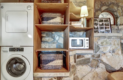 San Marcos Cottage | Casa Grotto, 1 Bed Stone Cave Cottage, Panoramic Ocean View, Stone Shower, & Gym