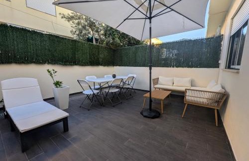 Paco Branco Villa | Casa Hortelã Laranja - Townhouse with Backyard 5min from Faro