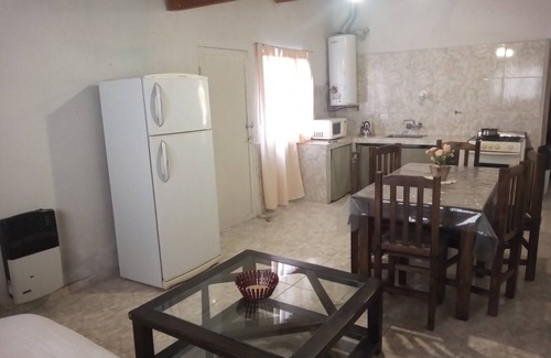 Lujan de Cuyo House | Casa Iaue 1 Baño, Cocina Comedor Amplio con TV, Estacionamiento con Patio Amplio