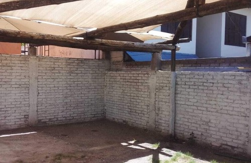 Lujan de Cuyo Apartment | Casa Iaue 2 Baño, Cocina Comedor Amplio con TV, Estacionamiento con Patio Amplio