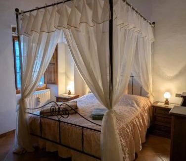 Monterone House | Casa in Borgo Medievale in Toscana