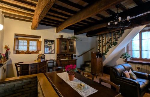 Monterone House | Casa in Borgo Medievale in Toscana