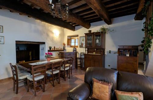 Monterone House | Casa in Borgo Medievale in Toscana