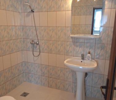 Eforie Nord House | Casa inflorita garsoniere etaj