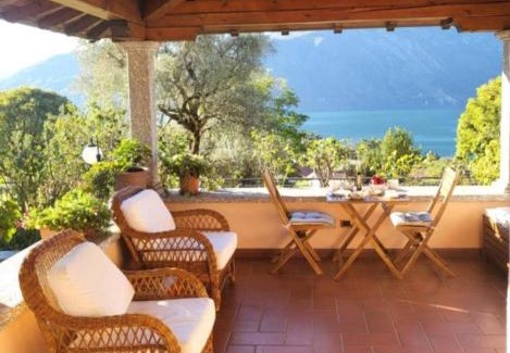 Tremezzo Apartment | Casa Intignano - Camera con bagno e portico vista lago