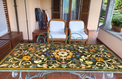 Tremezzo Apartment | Casa Intignano - Camera con bagno e portico vista lago