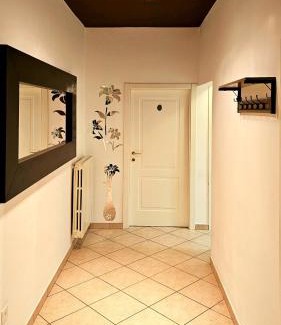 Lugo Apartment | Casa luminosa, parcheggio sotto casa, zona tranquilla a due passi da negozi, parchi, ristoranti