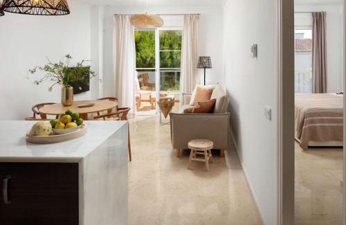 Puerto de la Duquesa Apartment | Casa Luz Stylish Andalucian Apartment 4 Persons