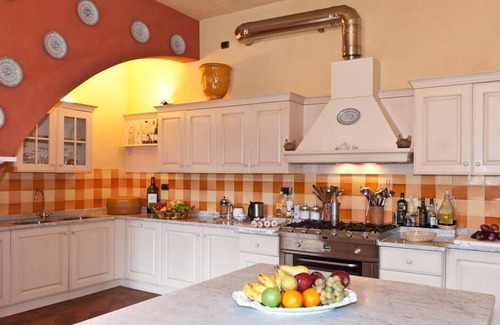 Badia Cantignano Apartment | CASA MATTEUCCI .