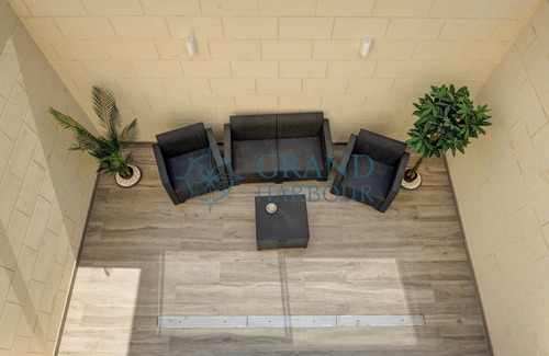 Ghaxaq House | Casa Meraviglia in Ghaxaq – Rooftop Pool & Garage