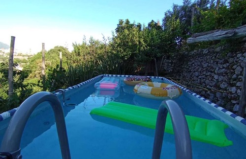 Scala Apartment | Casa Mia, Confortevole, Pratica, Nella Natura con Piscina e Vasca Idromassaggio