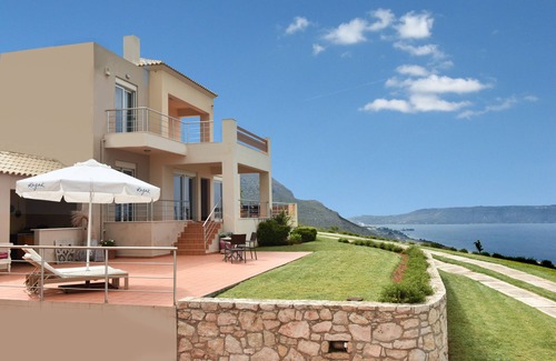 Megala Chorafia Villa | Casa Minervos ✩ Infinite Sea View ✩ Lawned Yard ✩ DreamVillas Crete