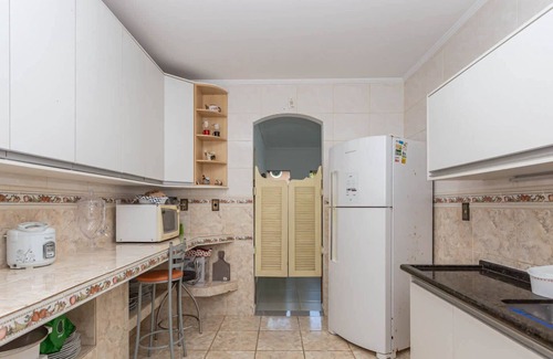 Pereque House | Casa no Guarujá com piscina e lazer completo