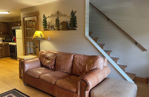 Red River Apartment | Casa Nueva #5 Townhouse with Wifi