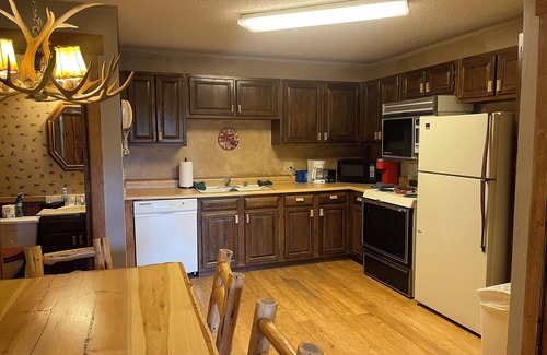 Red River Apartment | Casa Nueva #5 Townhouse with Wifi