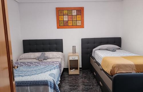 Puertollano House | Casa Oasis Puertollano, una casa rural en Puertollano, agradable, con Piscina en zona tranquila