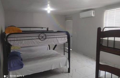 Juarez House | Casa para grupos hasta de 20 personas Frente al parque industrial Zilum Park Crown Iberdrola hunter Douglas