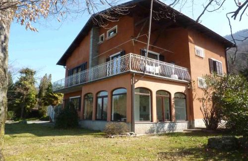 Porto Valtravaglia Apartment | Casa Paradiso