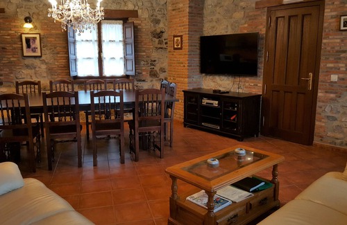 Cue House | Casa Pelayin