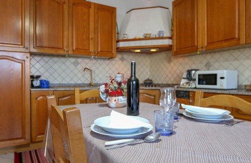 Oliena Apartment | Casa Pia with veranda and parking space