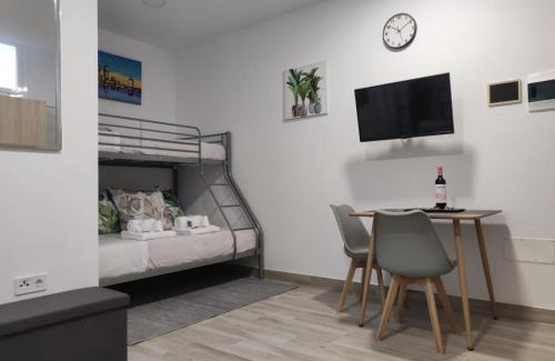 Santa Barbara House | CASA PIRÁMIDE 4 WIFI - Parking y Terraza Privada