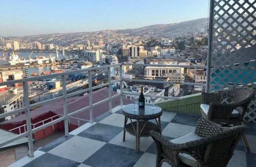 Playa Ancha House | Casa porteña en cerro Artilleria