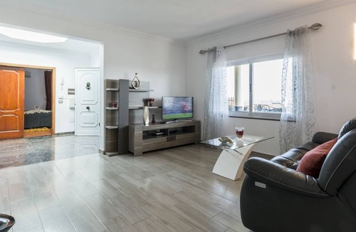 Tahiche House | Casa Portuguesa con tres dormitorios y piscina privada