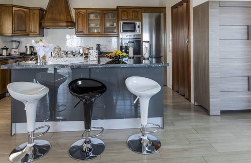 Tahiche House | Casa Portuguesa con tres dormitorios y piscina privada