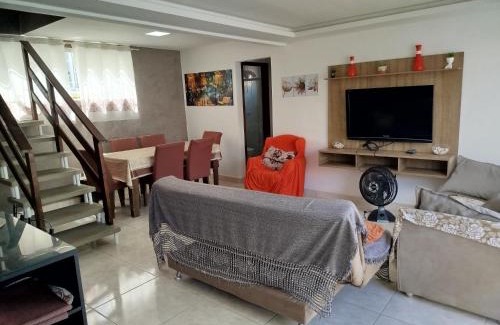 Alto Ribeirao Leste House | Casa próximo a Praia Morro das Pedras e Aeroporto com garagem para 2 carros