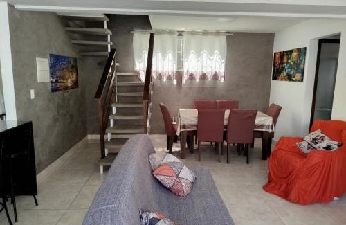 Alto Ribeirao Leste House | Casa próximo a Praia Morro das Pedras e Aeroporto com garagem para 2 carros