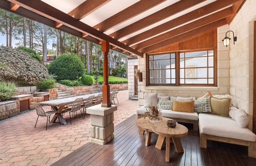 Picketts Valley House | Casa Queenie Summary: