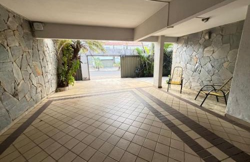 Goiania House | Casa Quintal Bueno! 5 quartos com ar split e internet ultra! 4 vagas de garagem Perto do melhor de Goiânia! Marista Parques Areião e Vaca Brava Hospital Premium Mater Dei Blue Fit Perdomo Goiânia Shopping!