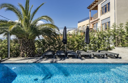 Lloret de Mar Villa | Casa Roca Grossa. Lloret lake, heated pool and whirlpool