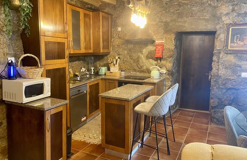 Celorico da Beira Cottage | Casa Romã - Moradia em Pedra com Vista Para Parque Natural da Serra da Estrela