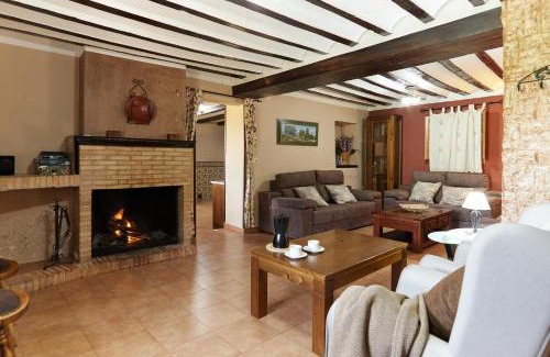 Iznatoraf House | Casa Rural Los Angostones