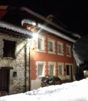 Santa Maria de Valdeon House | Casa Rural Cares