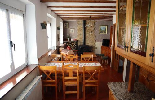 Santa Maria de Valdeon House | Casa Rural Cares