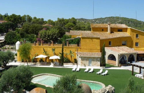 Can Trabal House | Casa rural para 24 personas cerca de Sitges con piscina privada