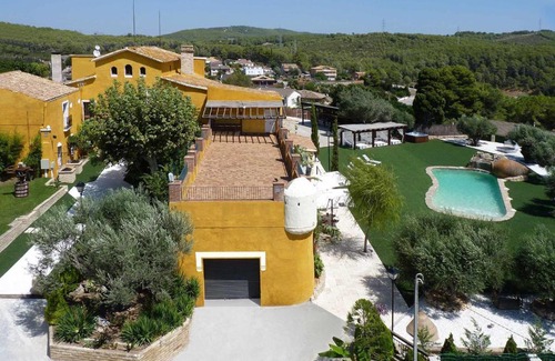 Can Trabal House | Casa rural para 24 personas cerca de Sitges con piscina privada