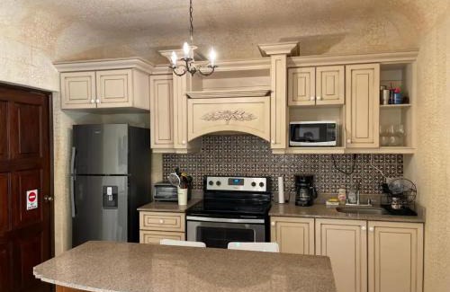 Ciudad Vieja Villa | Casa Santuario