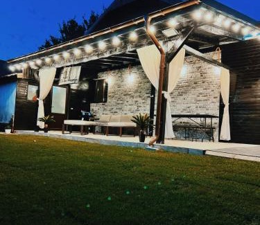 Douazeci si Trei August House | Casa Simon