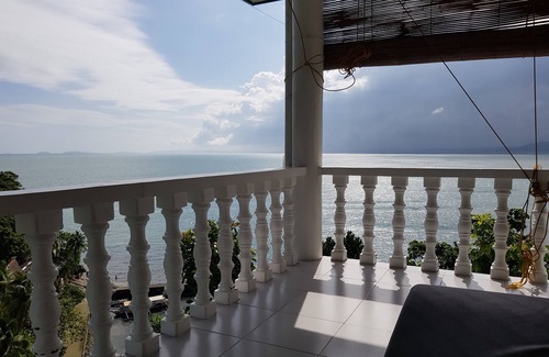 Puerto Galera Apartment | Casa Sofia by the Sea Hilltop room6