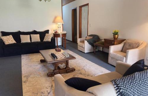 Vila Telma House | Casa térrea Bem localizada 3 quartos até 9 pessoas Campos Jordão famílias crianças