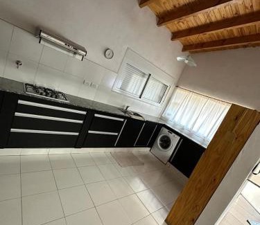 Monte Hermoso House | Casa ubicada en Monte hermoso, cómoda y con buena ubicación, entrada de autos, parrilla y más